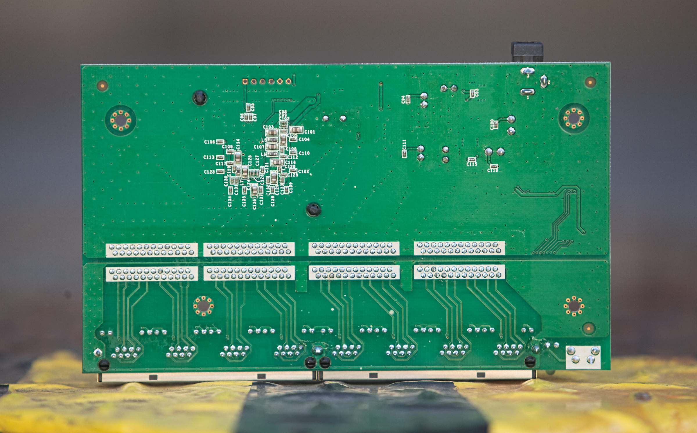 d-link-dgs-1100-8-board-bottom